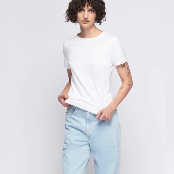 KOTN Tops - Kotn Medium 100% Cotton T-Shirt